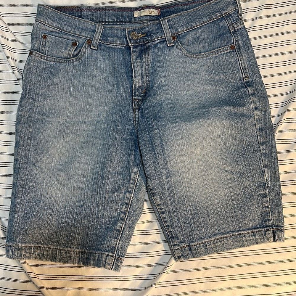 Levi’s 515 Shorts Size 10. Waist: 32 inches.